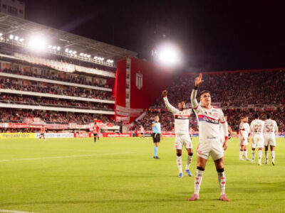 Flamengo empata, mas Arrascaeta sofre fratura na clavícula