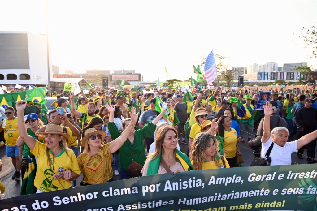 Presos do 8/1 esperam penas menores com PL da dosimetria