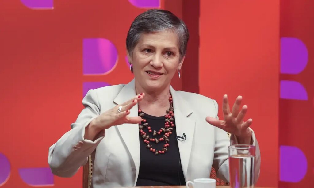 Repórter Heloísa Vilella é agredida por bolsonarista na Câmara