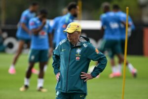 Ancelotti testa elenco inteiro em amistoso contra o Panamá
