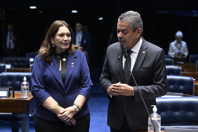 Bia Kicis protagoniza no Senado projeto contra dor crônica