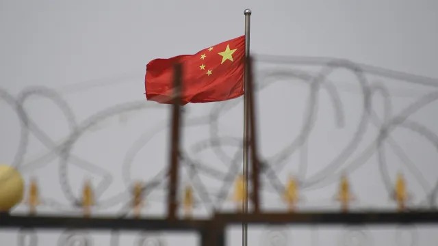 Ex-ministros da Defesa chineses condenados à morte com sursis