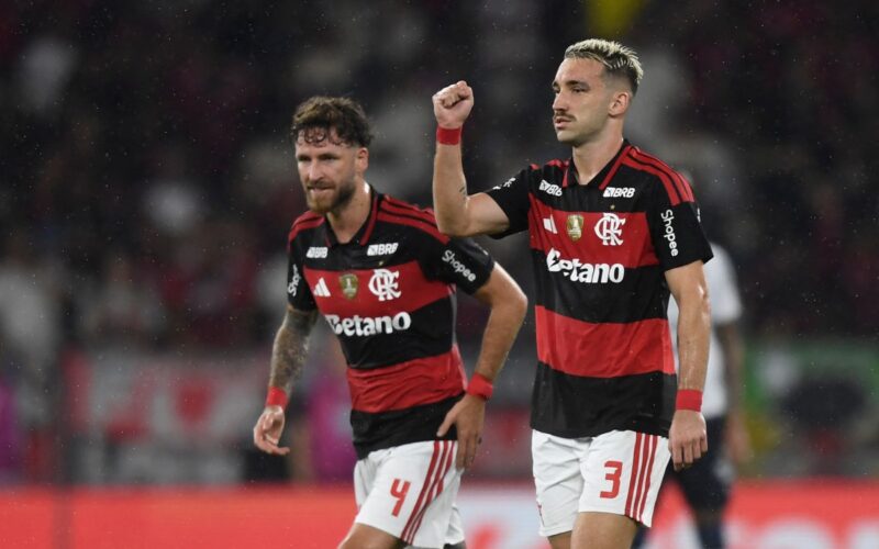 Flamengo empata com Athletico-PR e segue a 4 pontos do líder Palmeiras