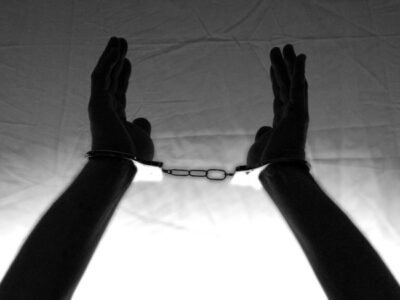 Homem é preso por matar o próprio pai de 90 anos a pauladas