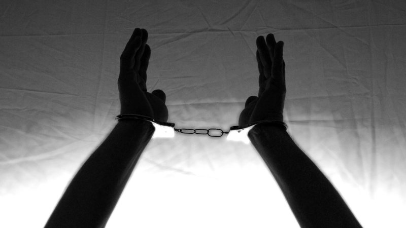 Homem é preso por matar o próprio pai de 90 anos a pauladas