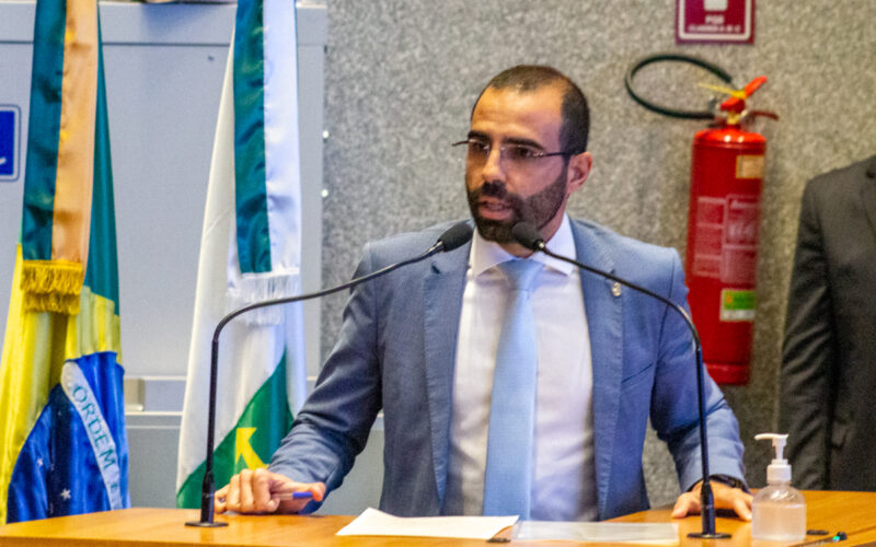Lançamento de Manzoni a deputado terá Bia Kicis e Michelle