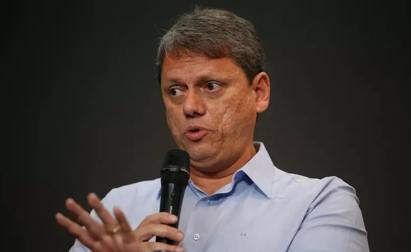 Tarcísio: SP avança sem apoio do governo federal