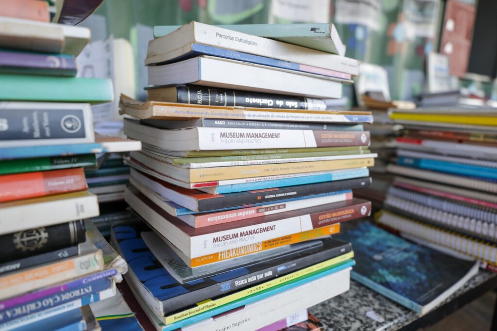 Venda de livros cresce 6,5% no Brasil em 2025; obras gerais lideram