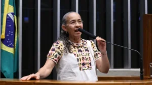 Heloísa Helena deixa Câmara com discurso e 70 projetos