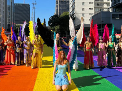 Parada LGBT+ reforça distância da direita e contrasta com Marcha para Jesus