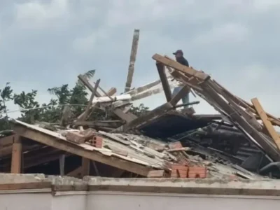 Temporal causa estragos e leva 3 cidades de SC a decretarem emergência