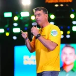 Flávio Bolsonaro diz que aceitará resultado e elogia TSE