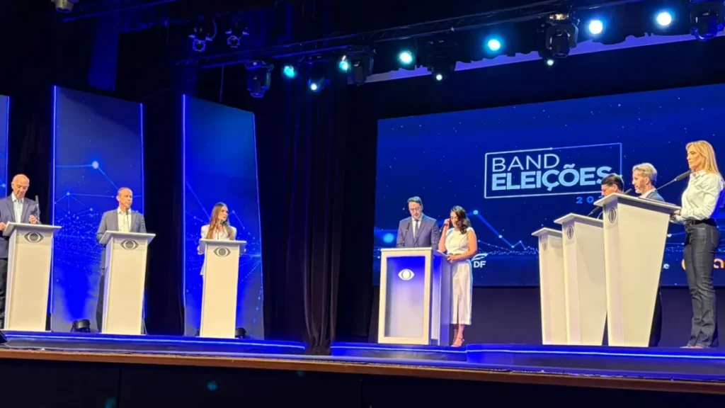 Candidatos se unem contra Celina Leão em 1º debate no DF