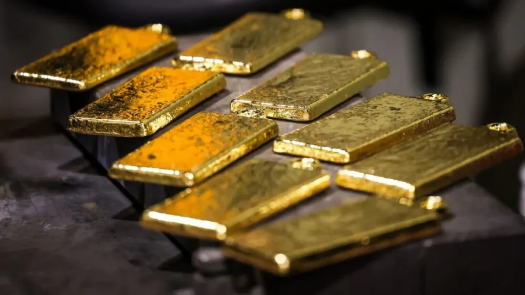 Ouro fecha em alta com foco no Fed, acima de US$ 4.400