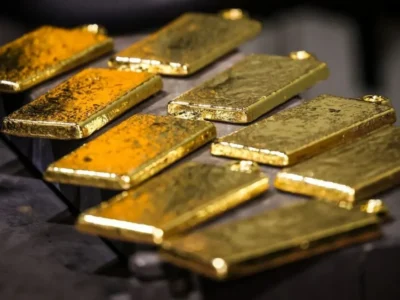 Ouro fecha em alta com foco no Fed, acima de US$ 4.400