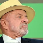 Lula registra foto com chapéu para urna em 2026