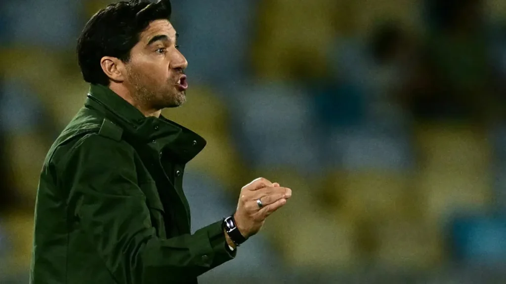 Abel admite má fase e cobra reação do Palmeiras no Brasileirão