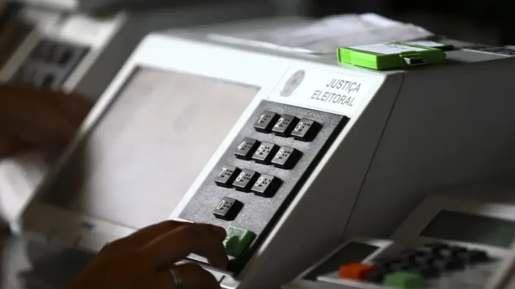 Candidatos ao GDF intensificam campanha com sabatinas e atos